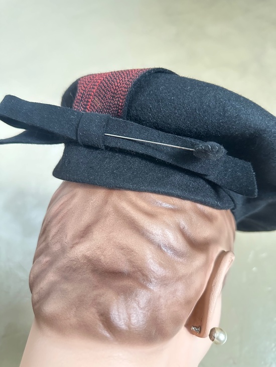 FABULOUS 1940S\' BLACK TILT hat + RED TOPSTITCHING & BACK BOW main image 10